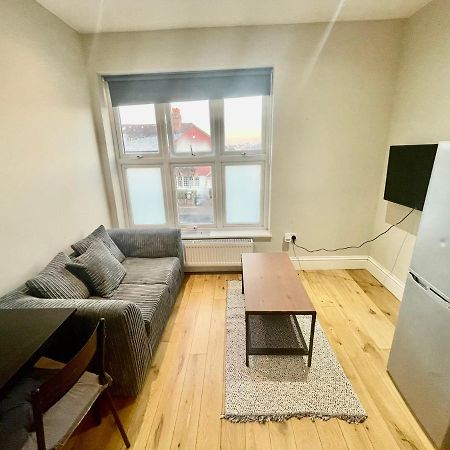 Cosy 1 Bedroom Flat! 런던 외부 사진